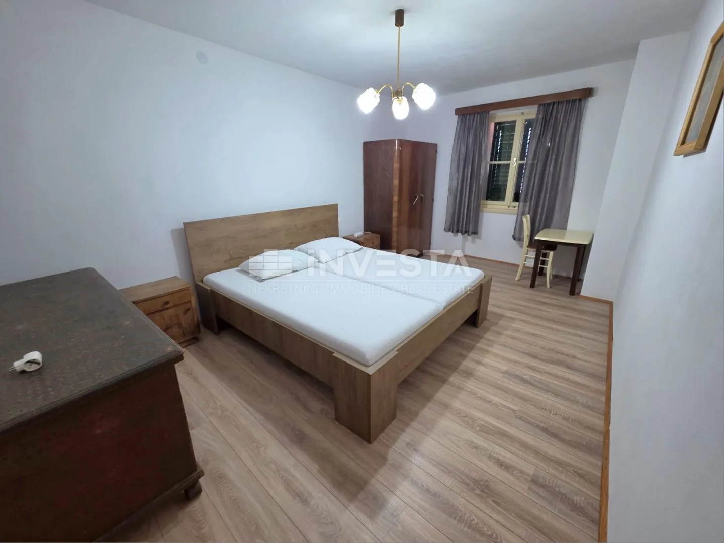 adaptirana kuća u nizu sa 3 spavaće sobe i dvorištem - slika 11