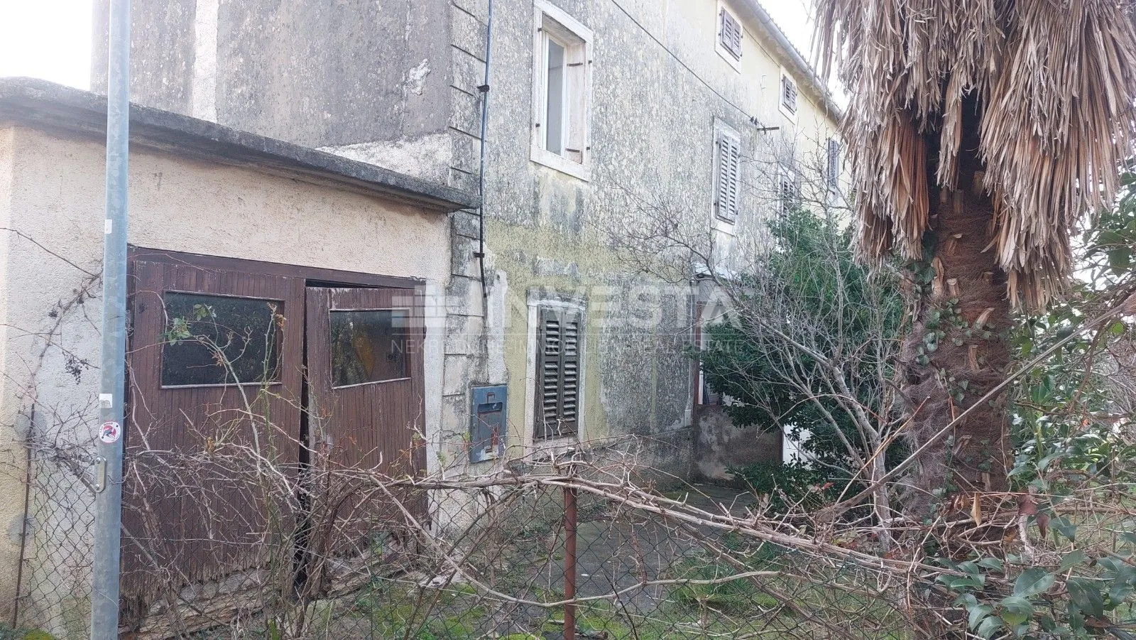 kuća 40 metara od mora - top lokacija - slika 14