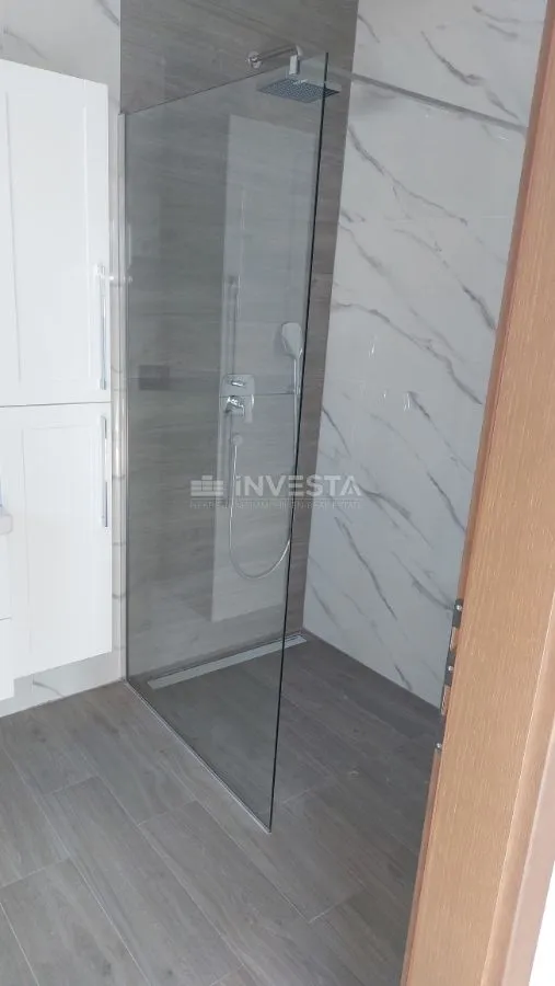 moderna vila u taru - slika 30