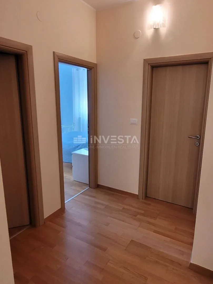 prostran stan sa 3 spavaće sobe, 2 terase i pogledom na more - slika 22