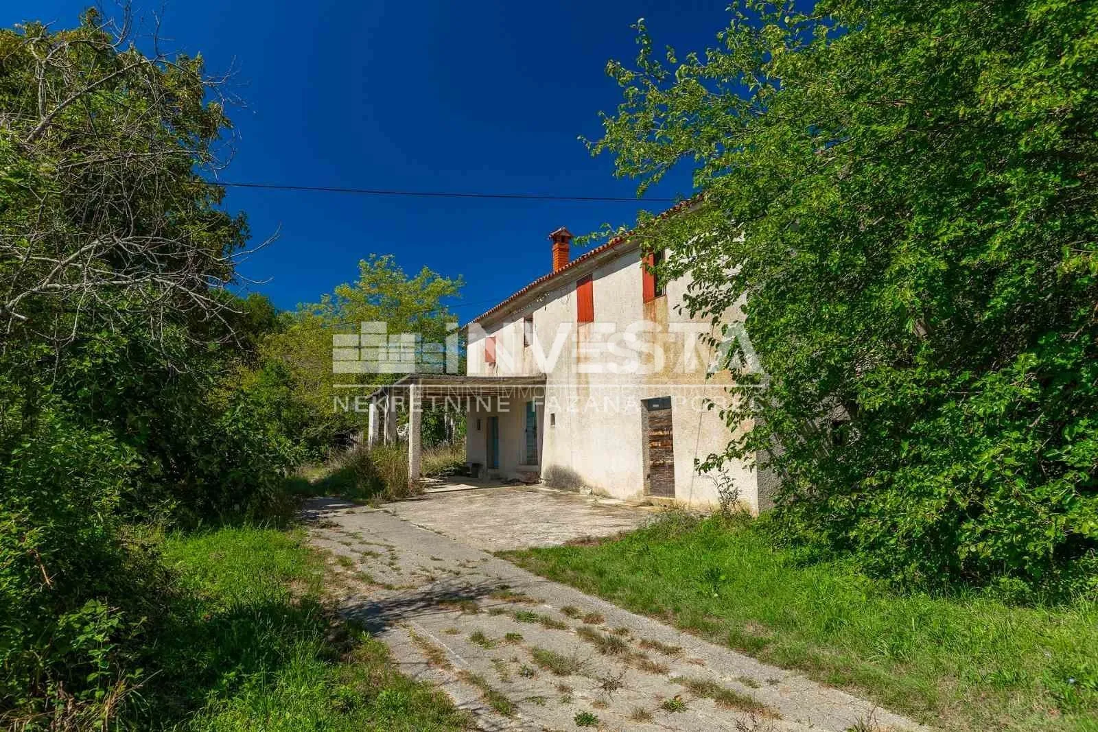 Gračišće okolica, Samostojeća kuća sa okućnicom i bajkovitim pogledom!