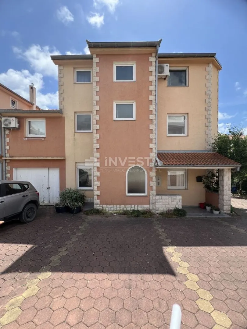 Medulin, kuća s 7 apartmana na samo 100 m od mora