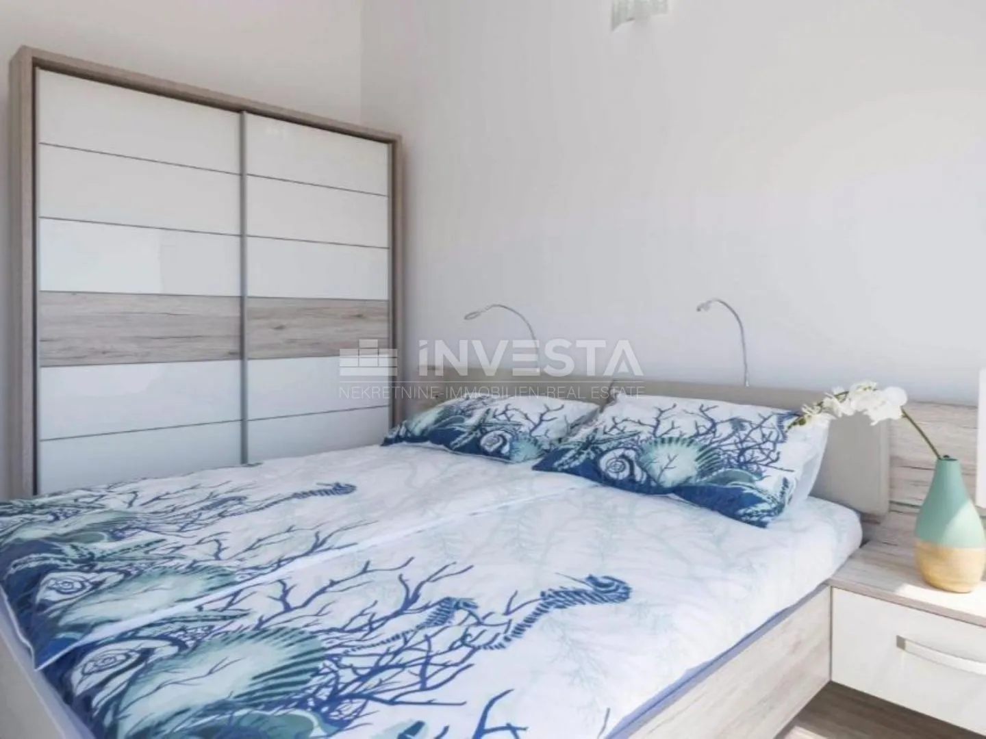 vila sa bazenom, pogledom na more i dodatnim apartmanom - slika 15