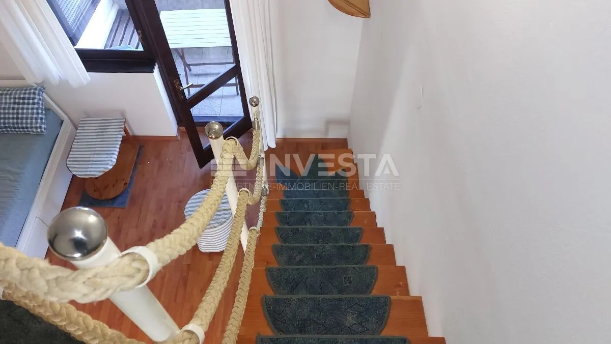 dvoetažni stan u červar portu - slika 24