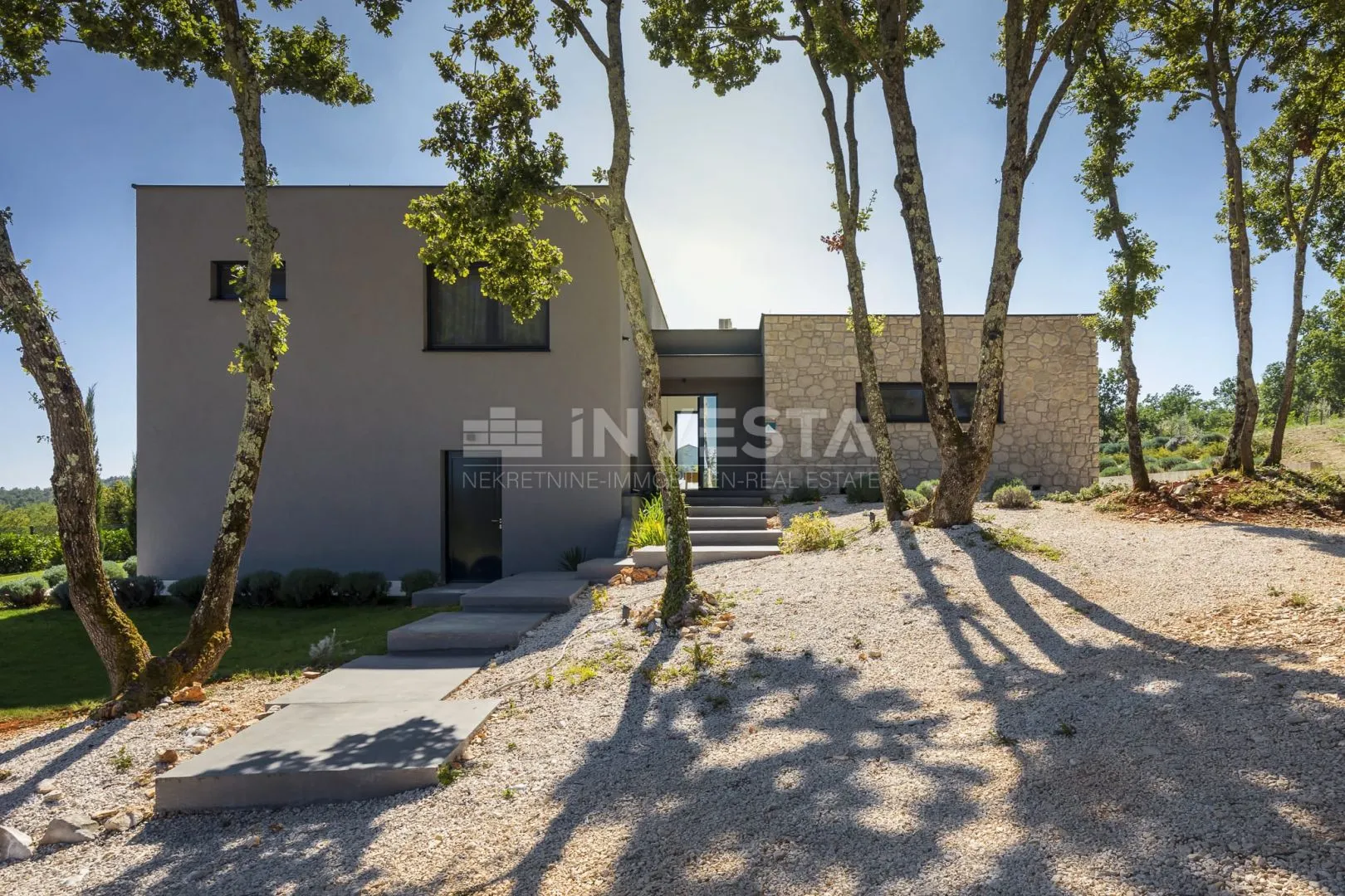 moderna vila s prostranom okućnicom - slika 2