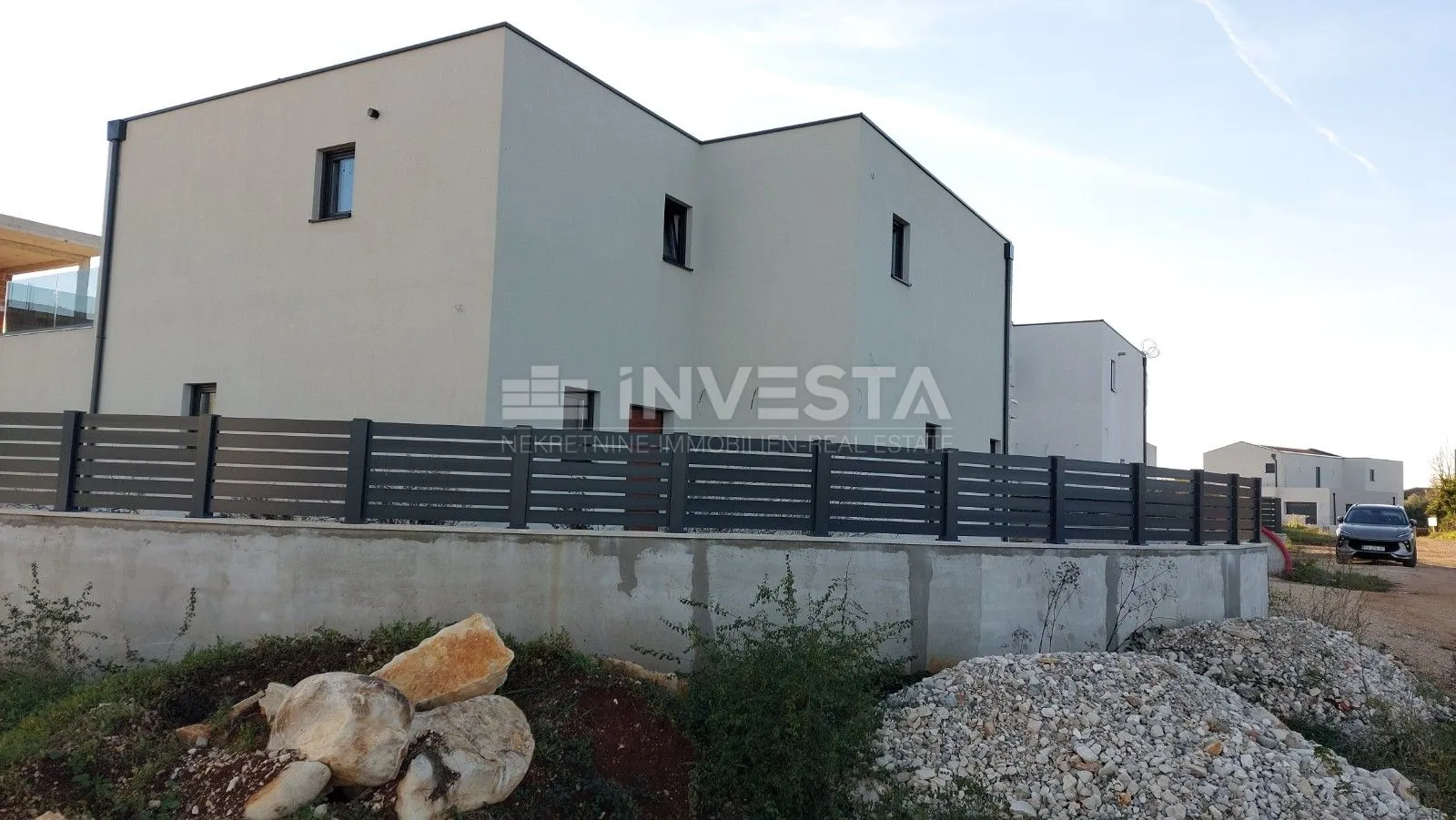 moderna vila u taru - slika 6