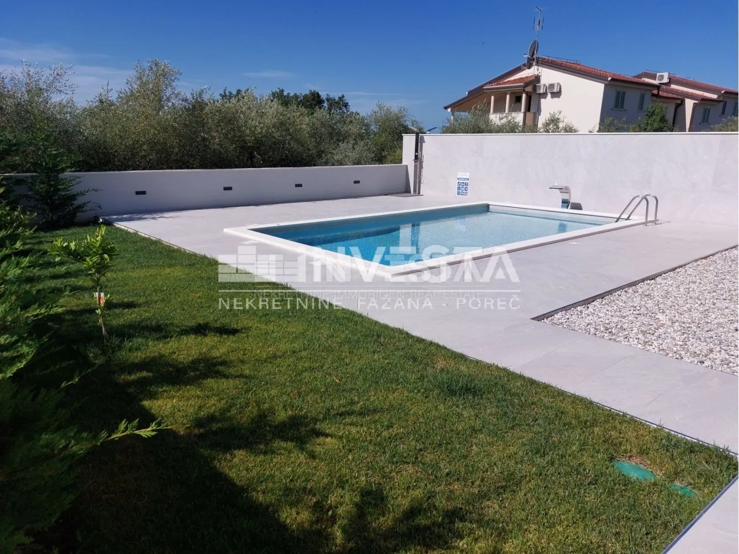 poreč okolica, moderno uređena vila dvojnica s bazenom, novogradnja - slika 4