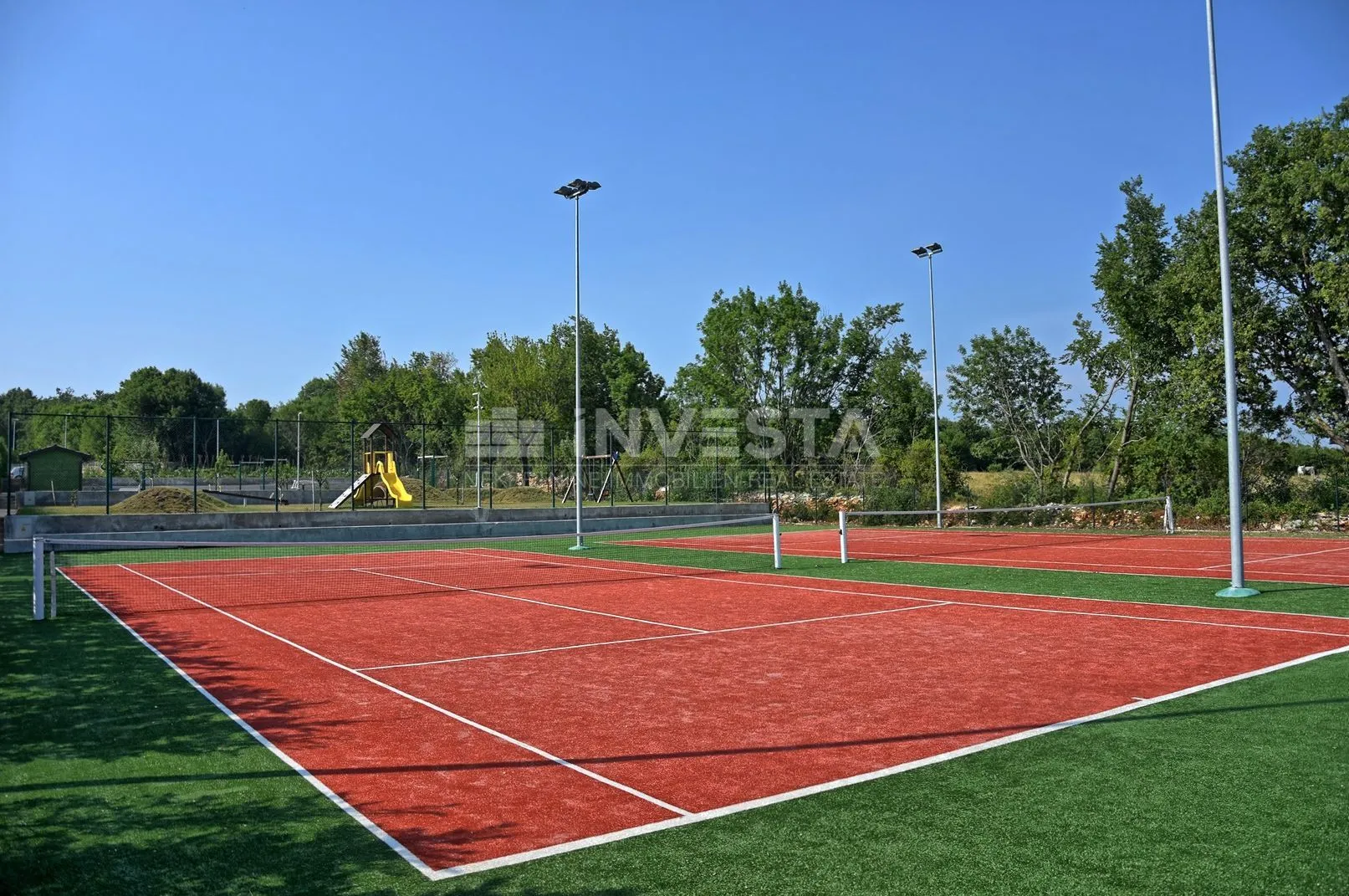 ekskluzivna rustikalna vila sa bazenom i sportskim terenima - slika 19