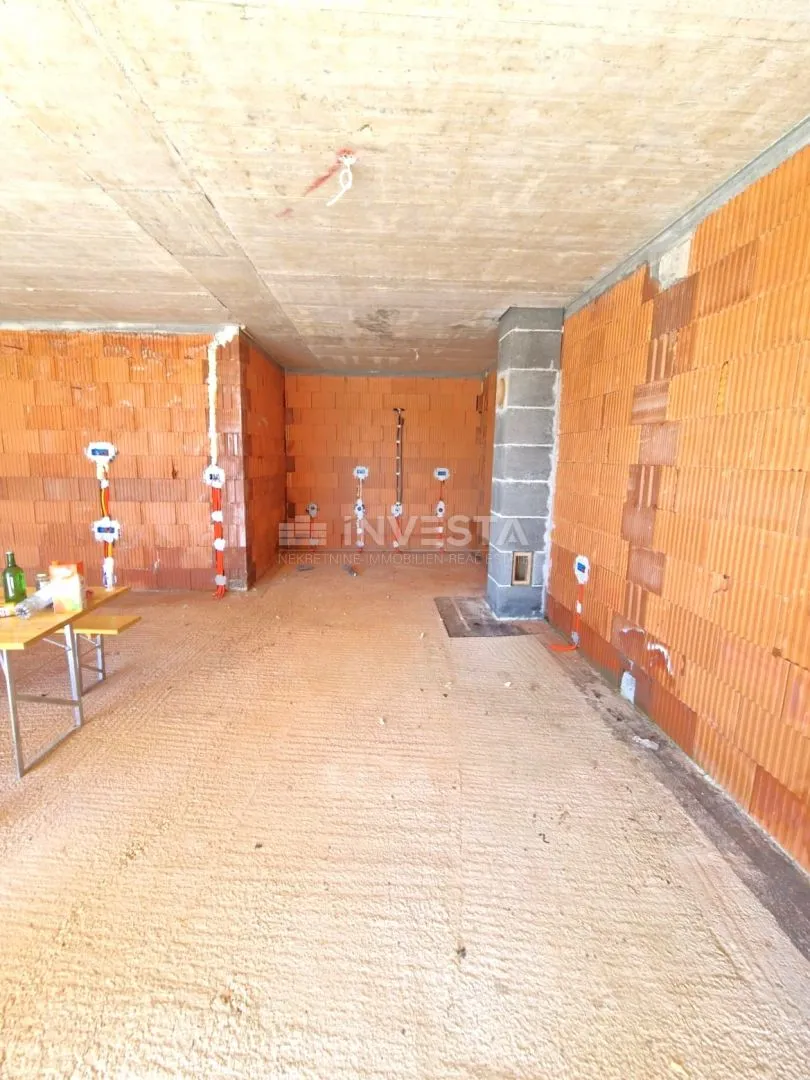 kuća s bazenom i otvorenim pogledom na prirodu, mirno okruženje - slika 36