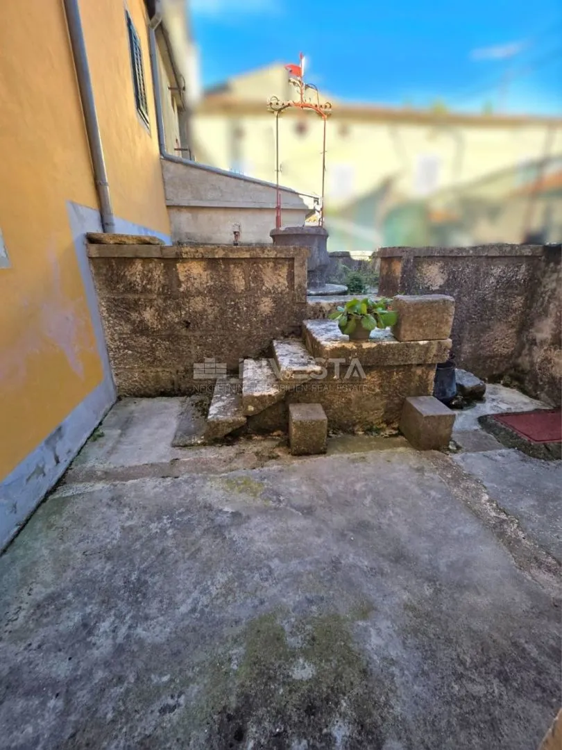 adaptirana kuća u nizu sa 3 spavaće sobe i dvorištem - slika 5