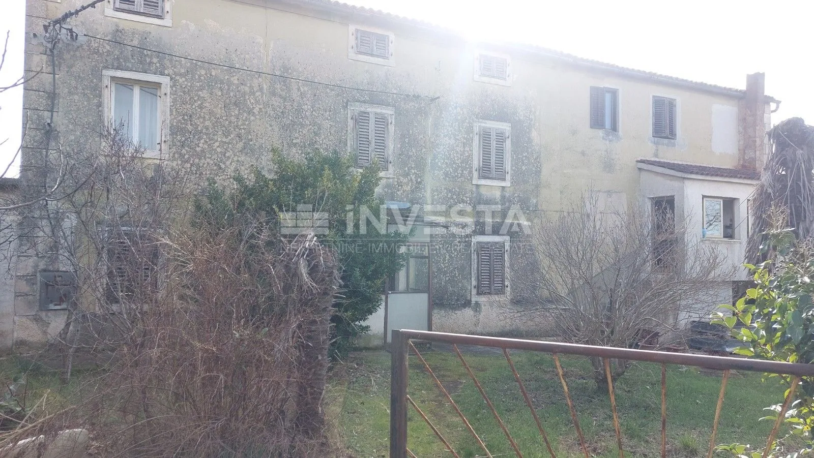 kuća 40 metara od mora - top lokacija - slika 13