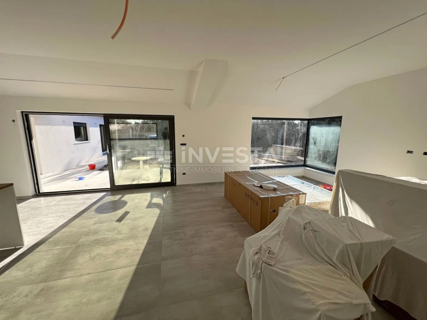 okolica labina, novosagrađena moderna prizemnica, 137 m2, 3ss - slika 13
