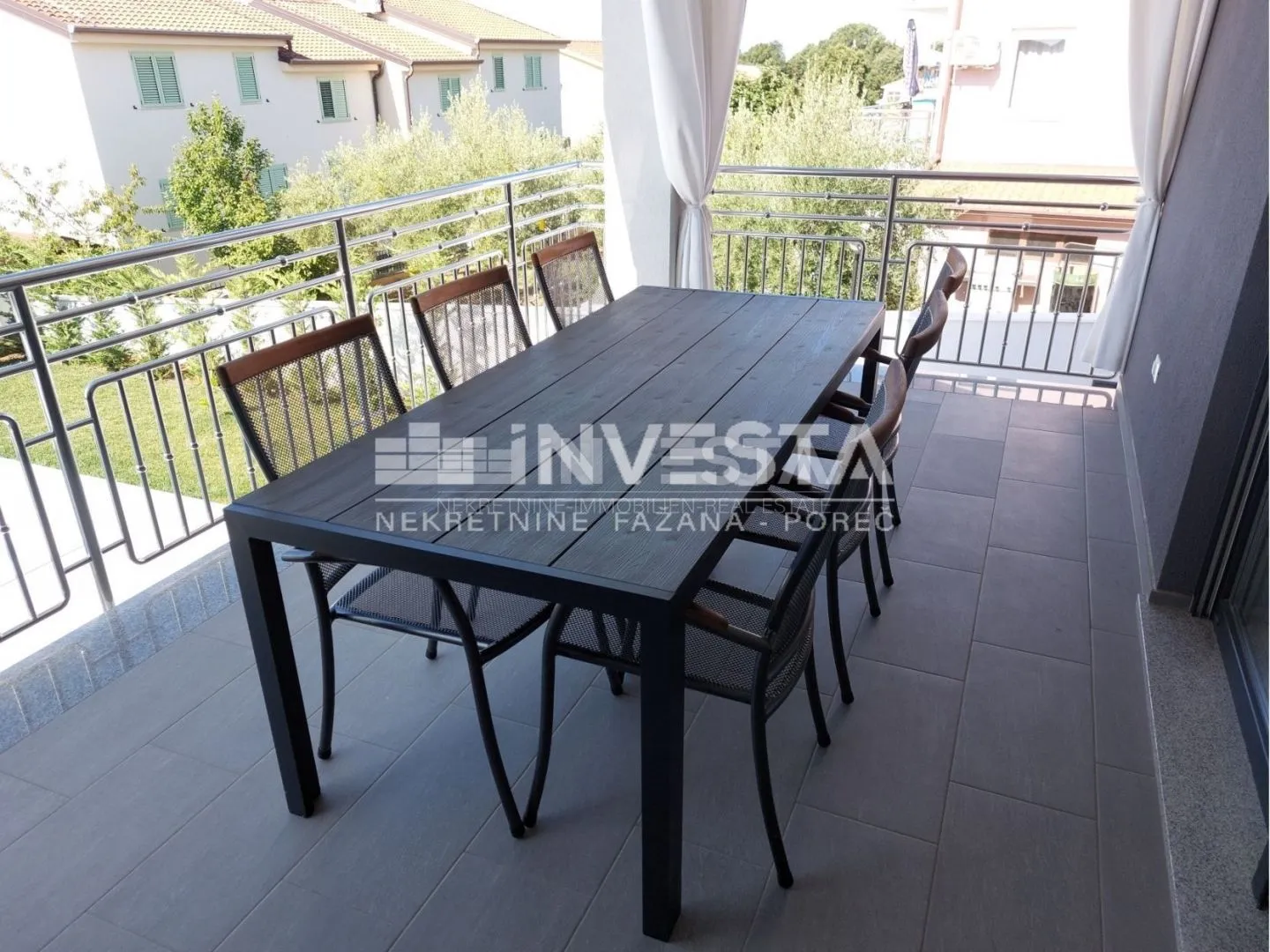 poreč okolica, moderno uređena vila dvojnica s bazenom, novogradnja - slika 16