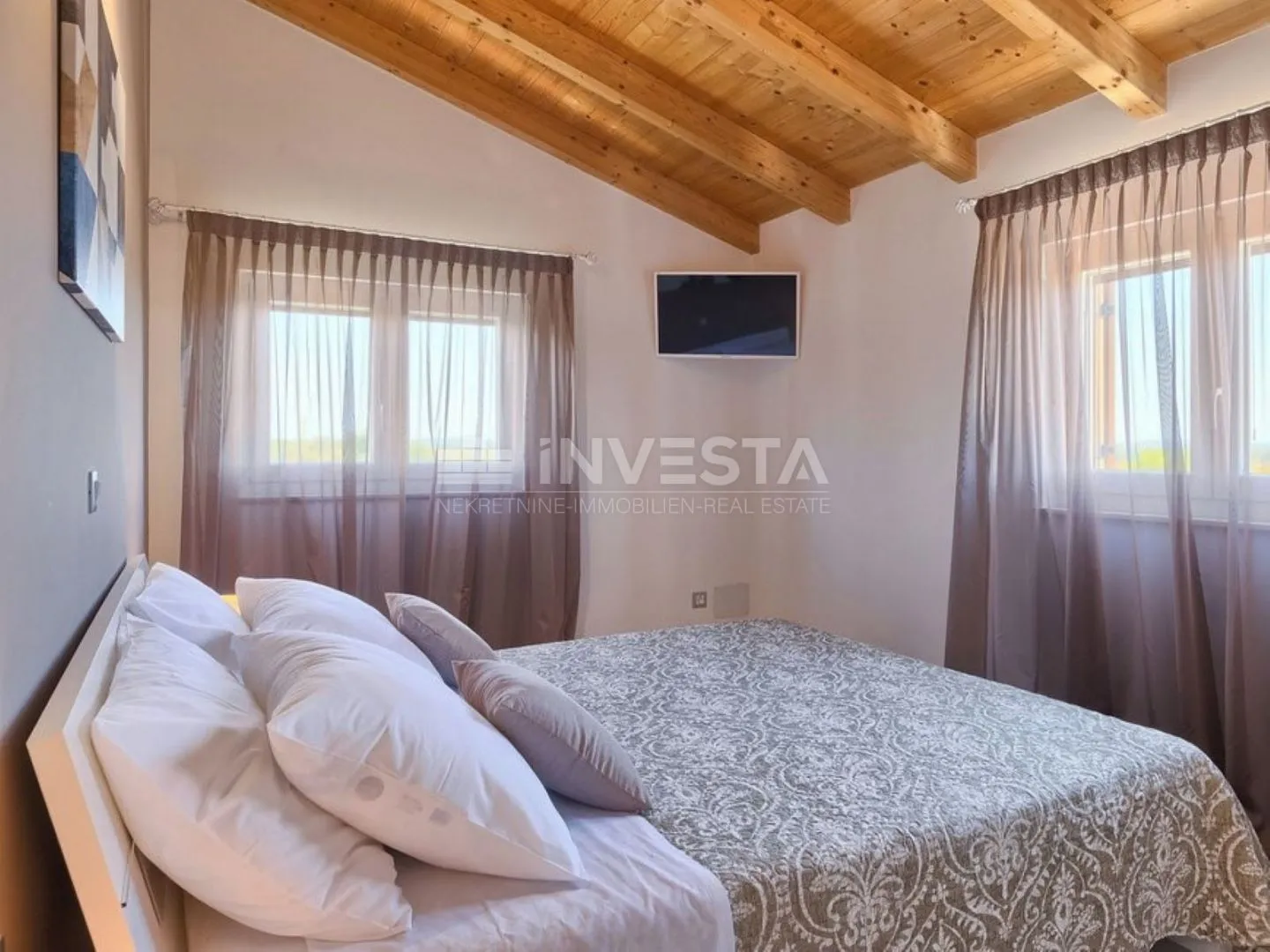 fažana, vila sa bazenom i velikom okućnicom - slika 8