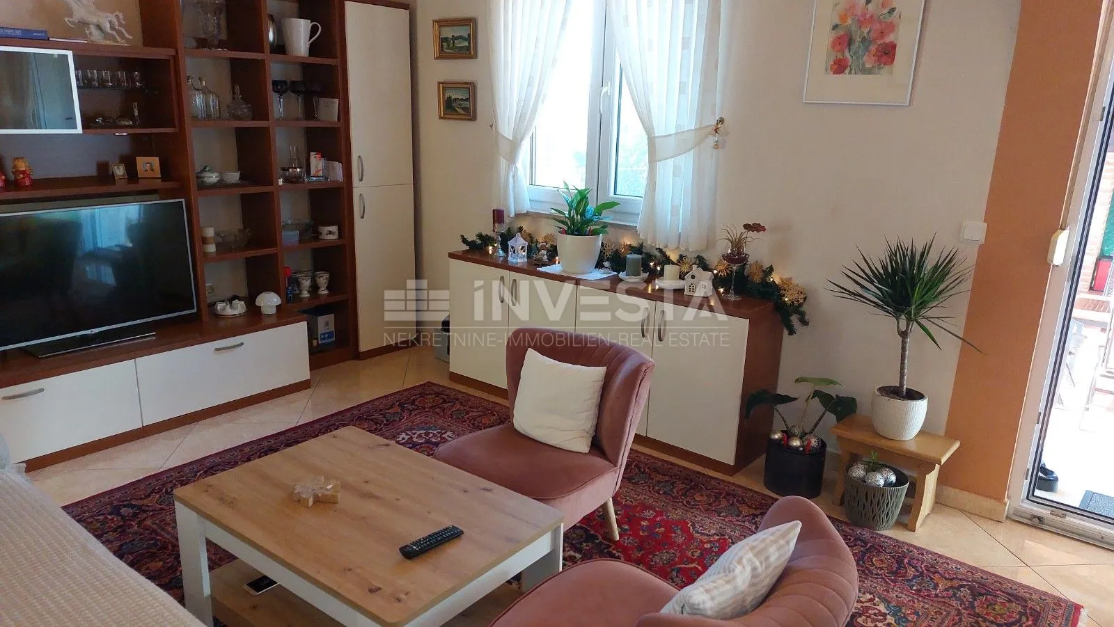 dvojna kuća sa dva stana i pogledom na more - slika 16