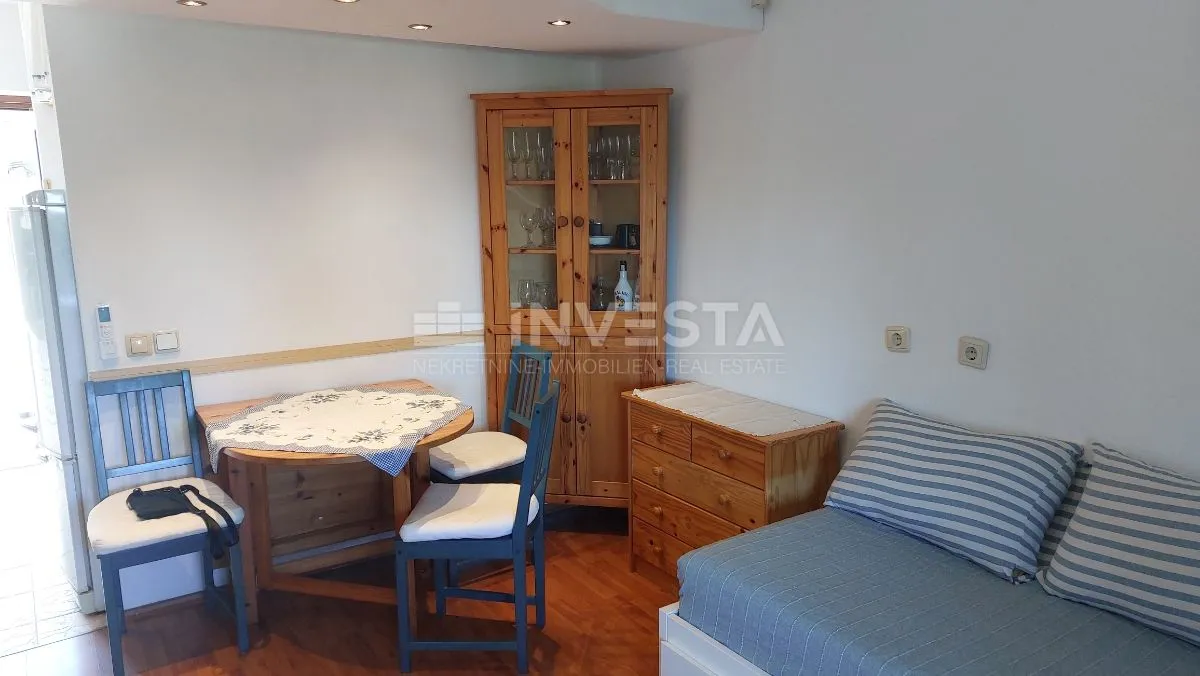dvoetažni stan u červar portu - slika 27