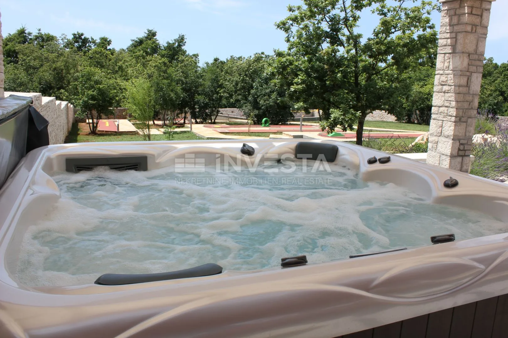 prostrana vila sa bazenom okolica svetvinčenta - slika 35