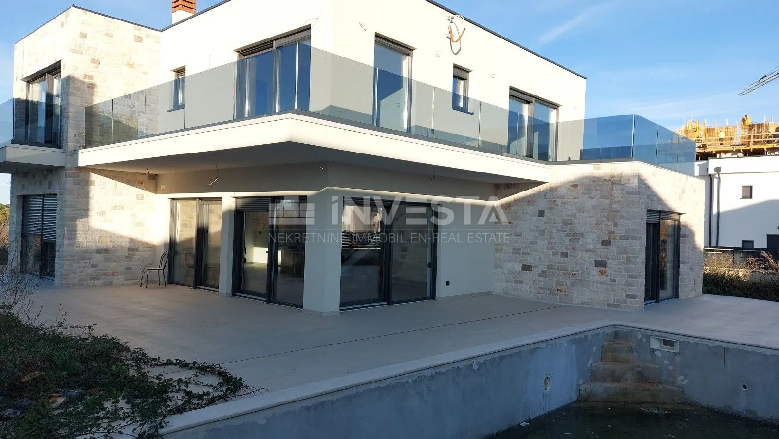 moderna vila u taru - slika 3