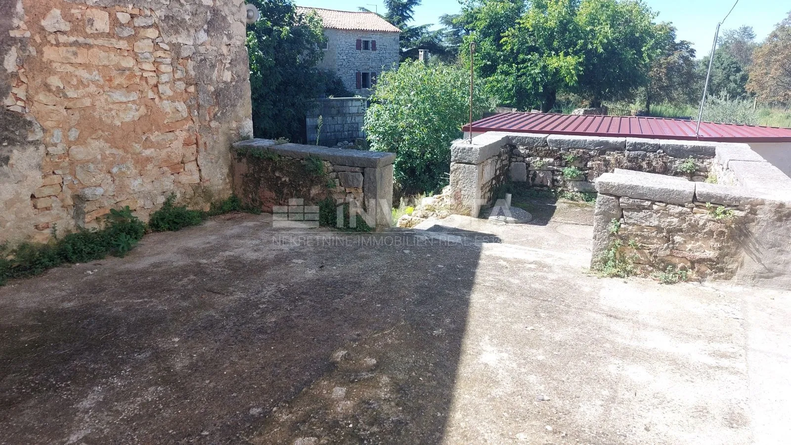višnjan, kamena kuća -započeta renovacija - slika 25