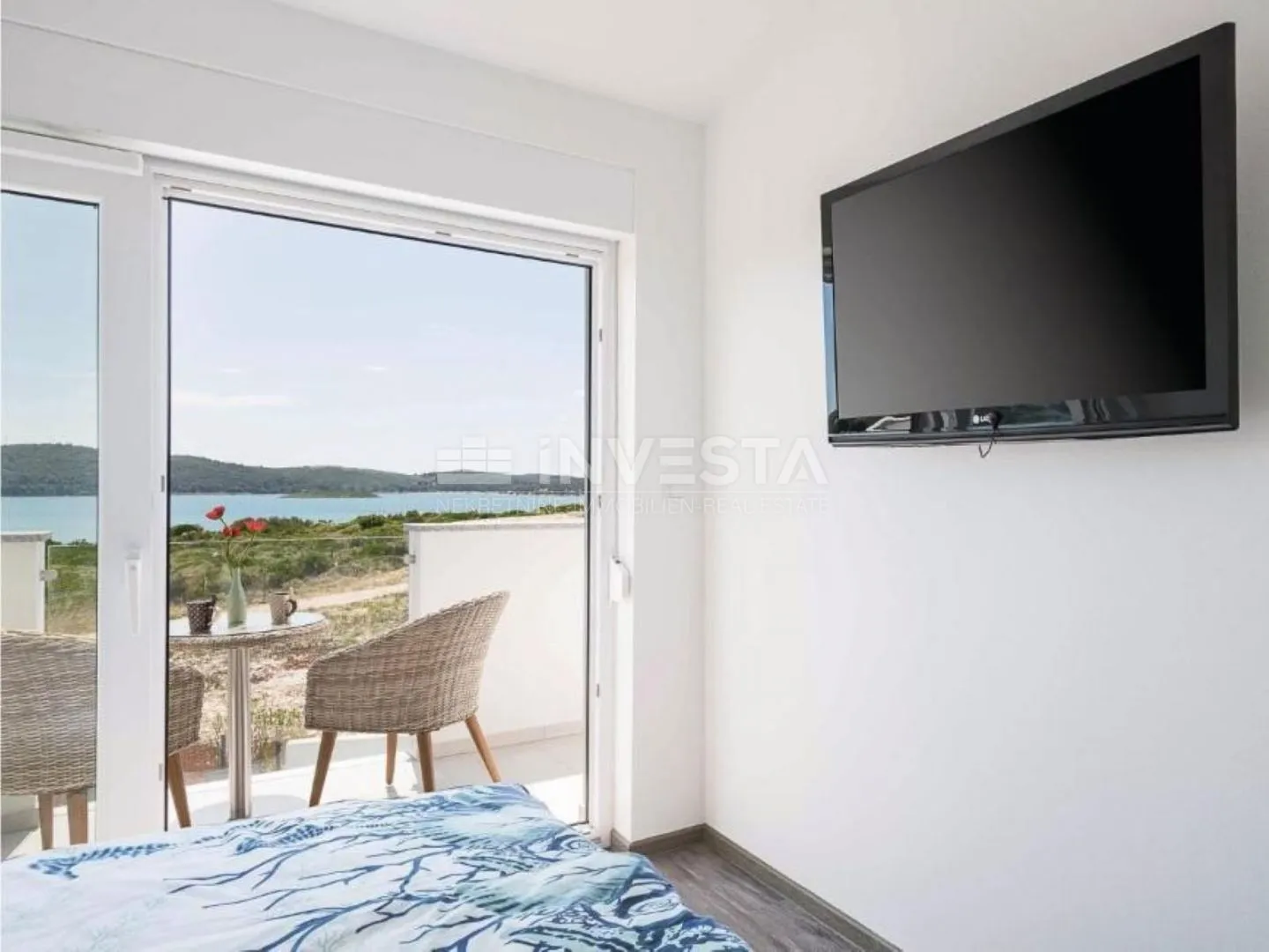 vila sa bazenom, pogledom na more i dodatnim apartmanom - slika 17