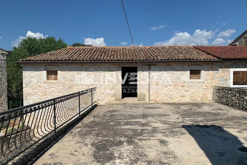vrsar okolica, kamena istarska kuća s dvorištem i garažom - slika 3