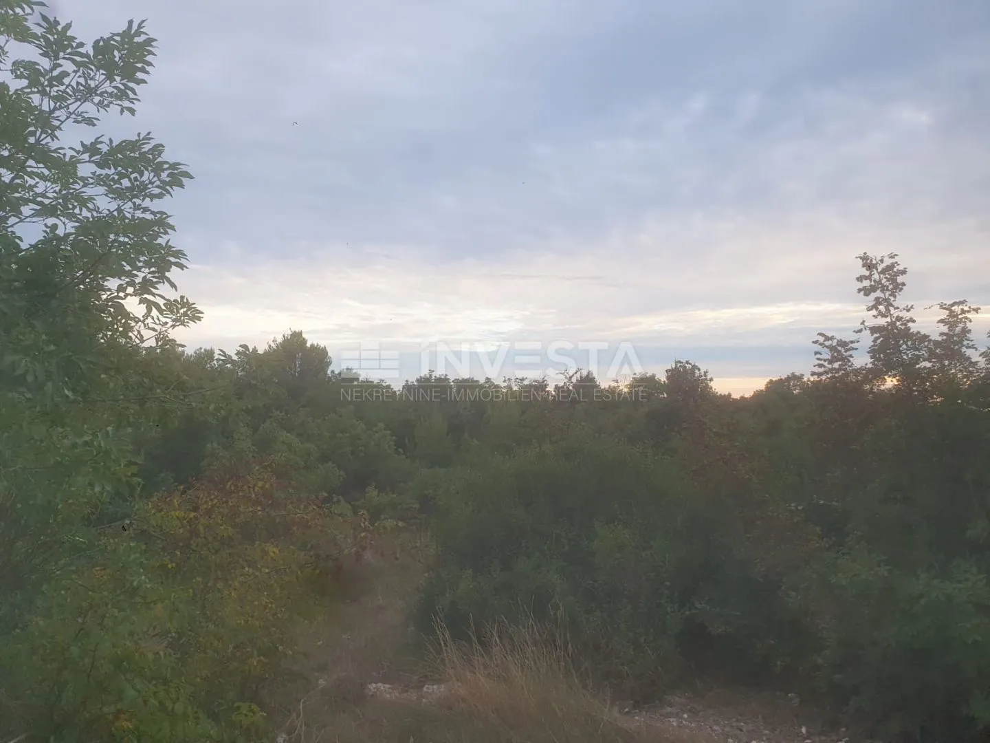 Prostrano zemljište prvi red do mora - Rakalj, Marčana