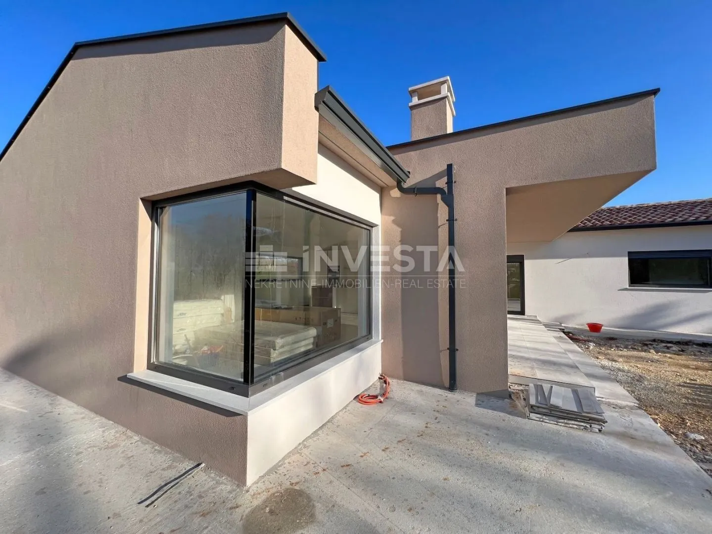 okolica labina, novosagrađena moderna prizemnica, 137 m2, 3ss - slika 2