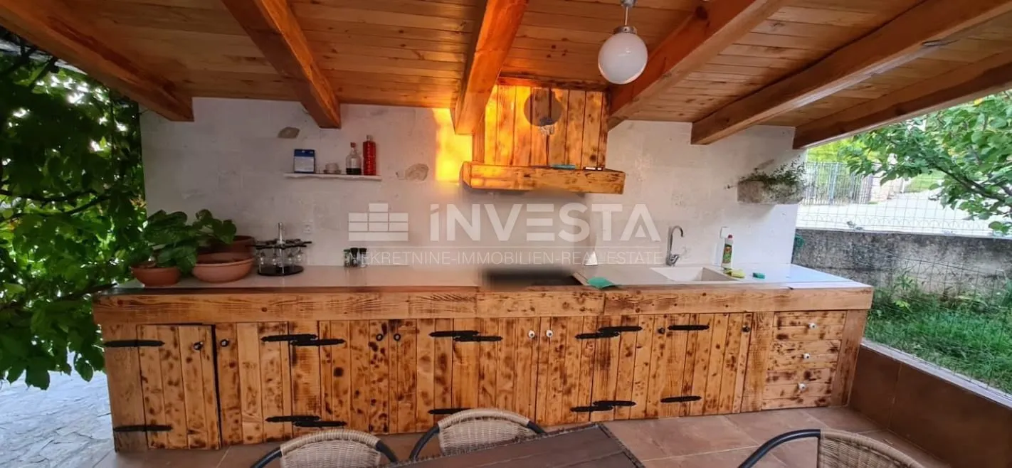 momjan, kuća sa 2 stambene jedinice i bazenom - slika 10