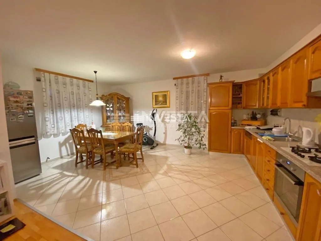 fažana, apartmanska kuća s 5 stambenih jedinica, 600m od plaže - slika 3