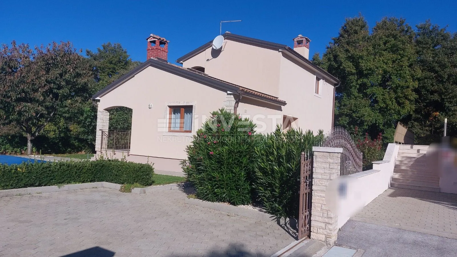 Kuća sa bazenom na mirnoj lokaciji - Tinjan
