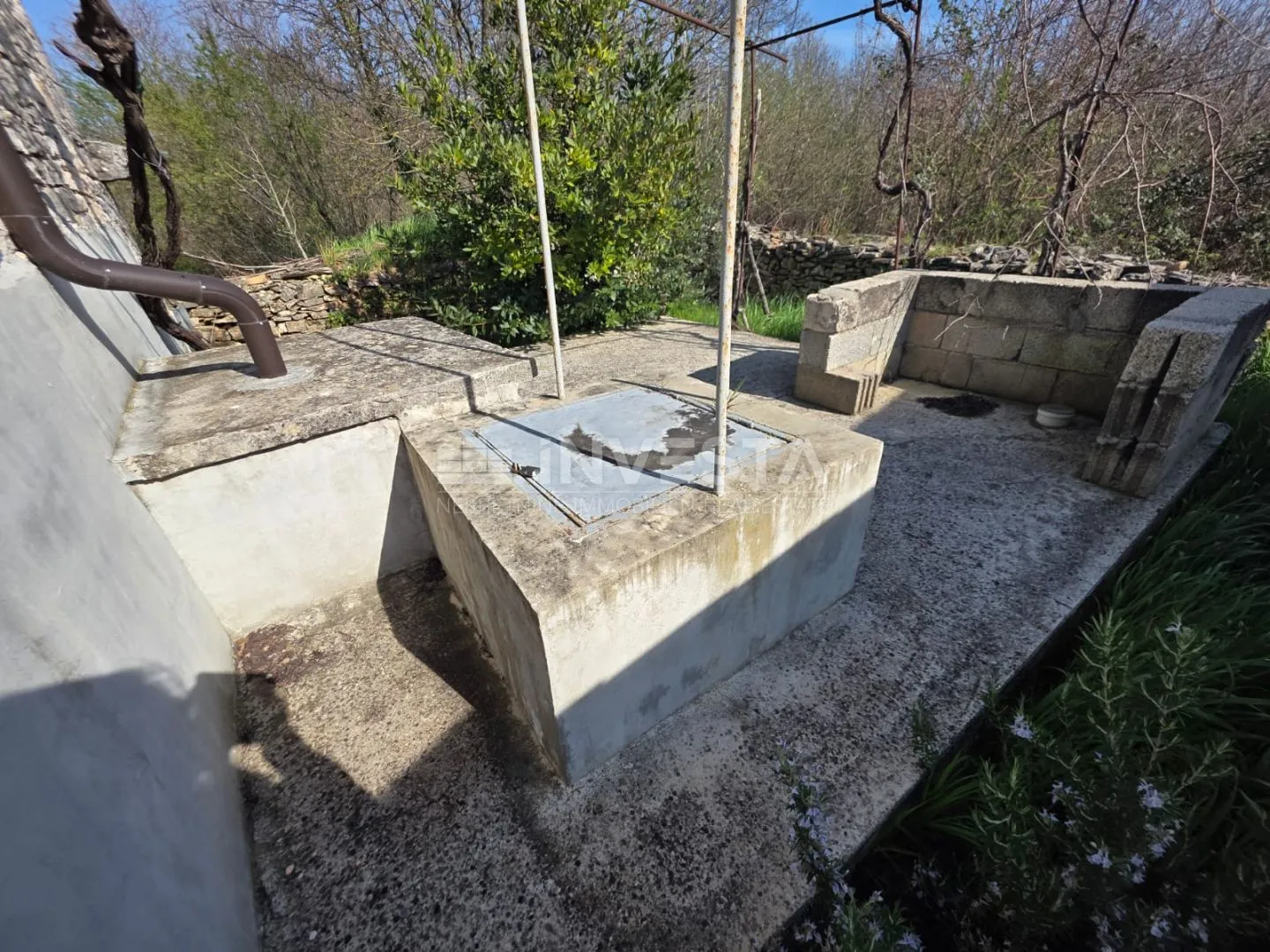 kamena kuća s prostranim zemljištem u srcu istre - slika 8