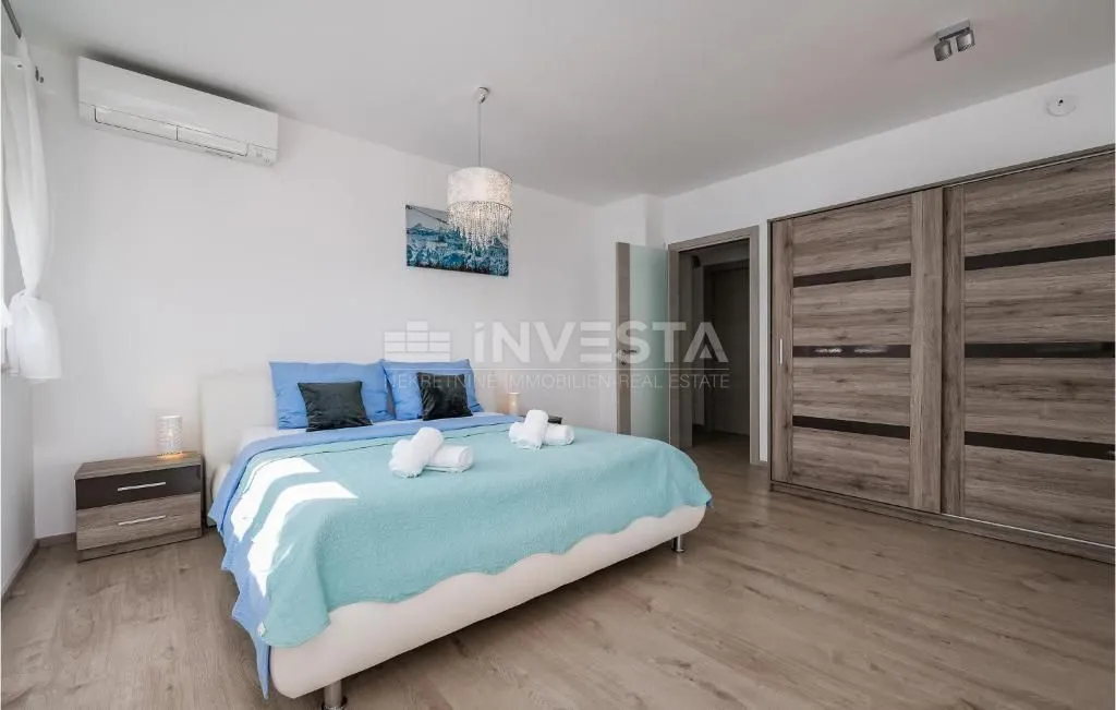 fažana, prostrana vila blizu mora sa 3 stana, pomoćni objekt, bazen - slika 16