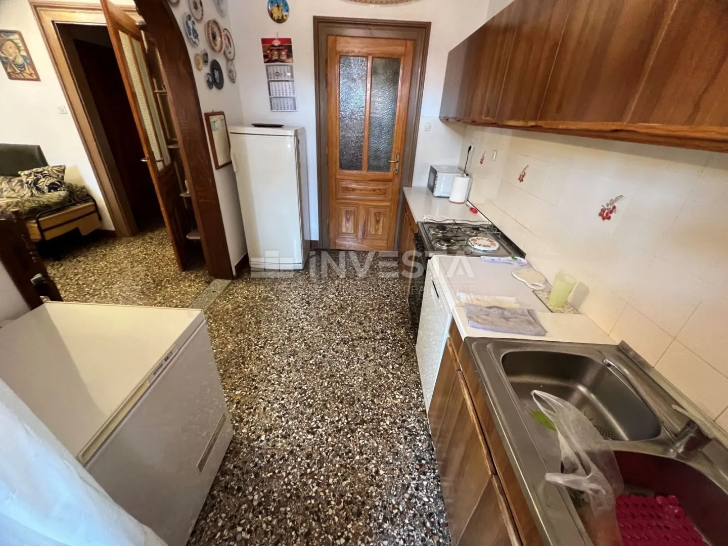 pula centar, prostrani stan 87m2, velika terasa, 3 spavaće - slika 2