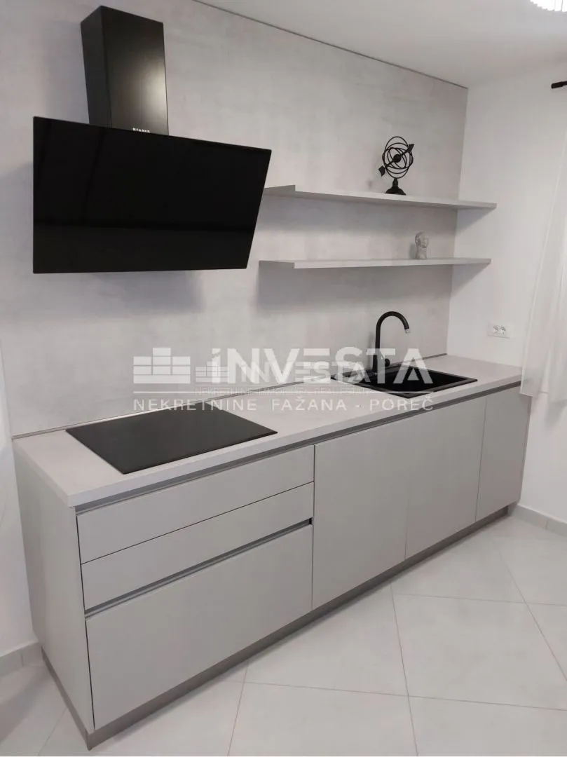 poreč okolica, moderno uređena vila dvojnica s bazenom, novogradnja - slika 14