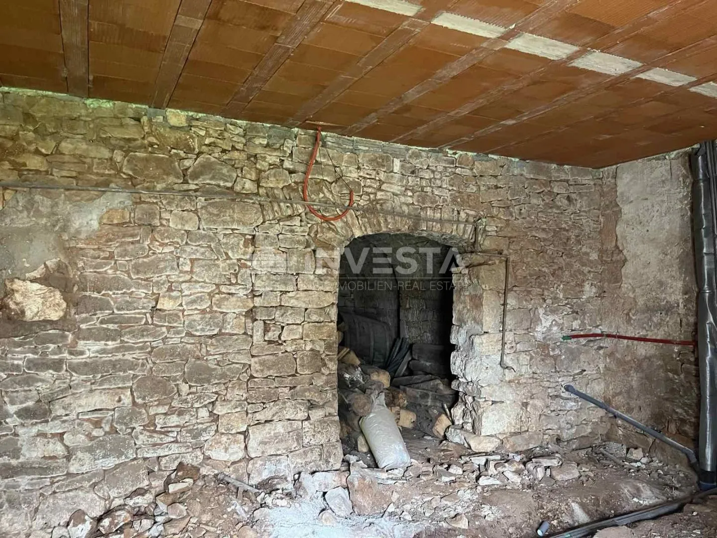 višnjan, kamena kuća -započeta renovacija - slika 19