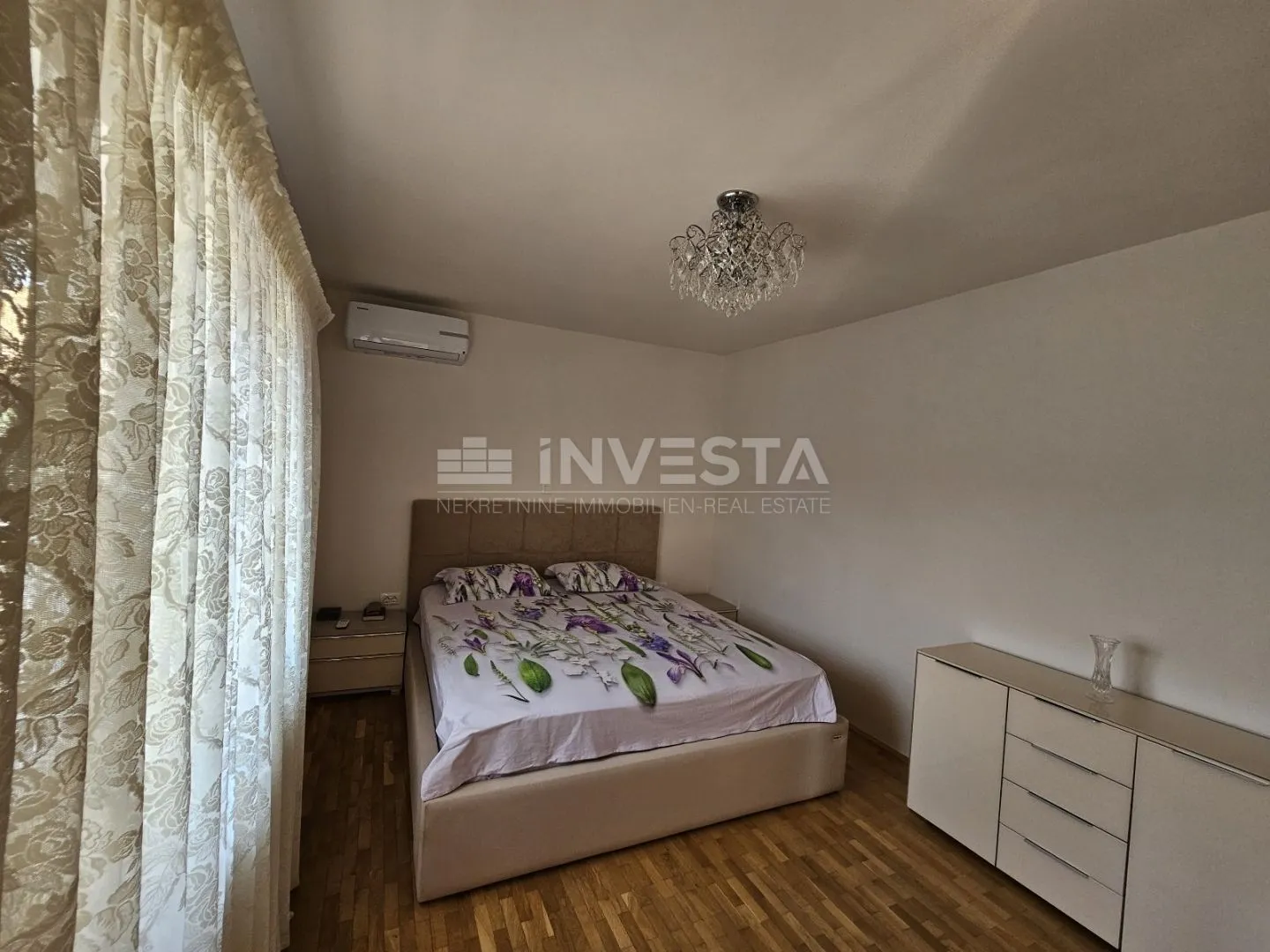 ližnjan centar, kuća s tri stana, konobom i garažom - povoljno! - slika 16