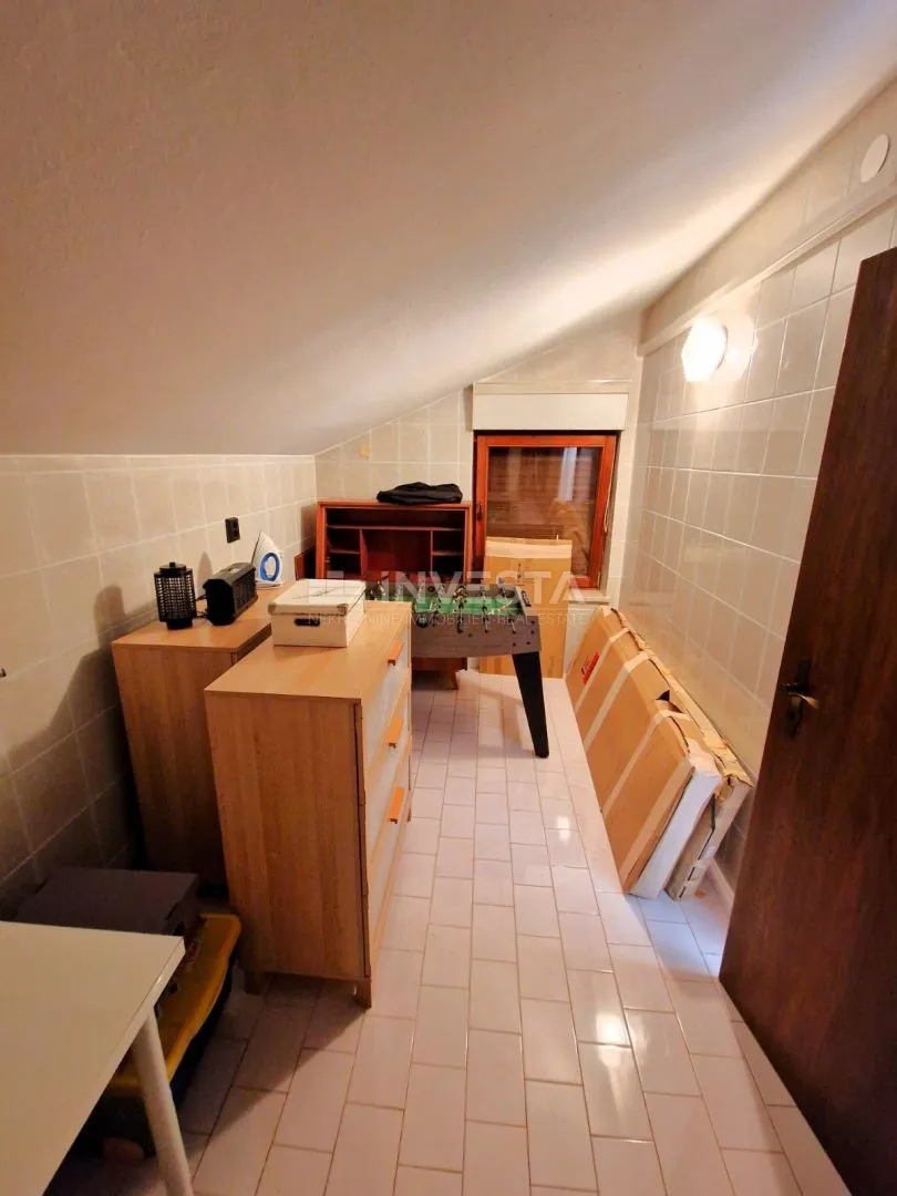kuća s 2 stambene jedinice i 4000m2 građevinskog zemljišta - slika 24