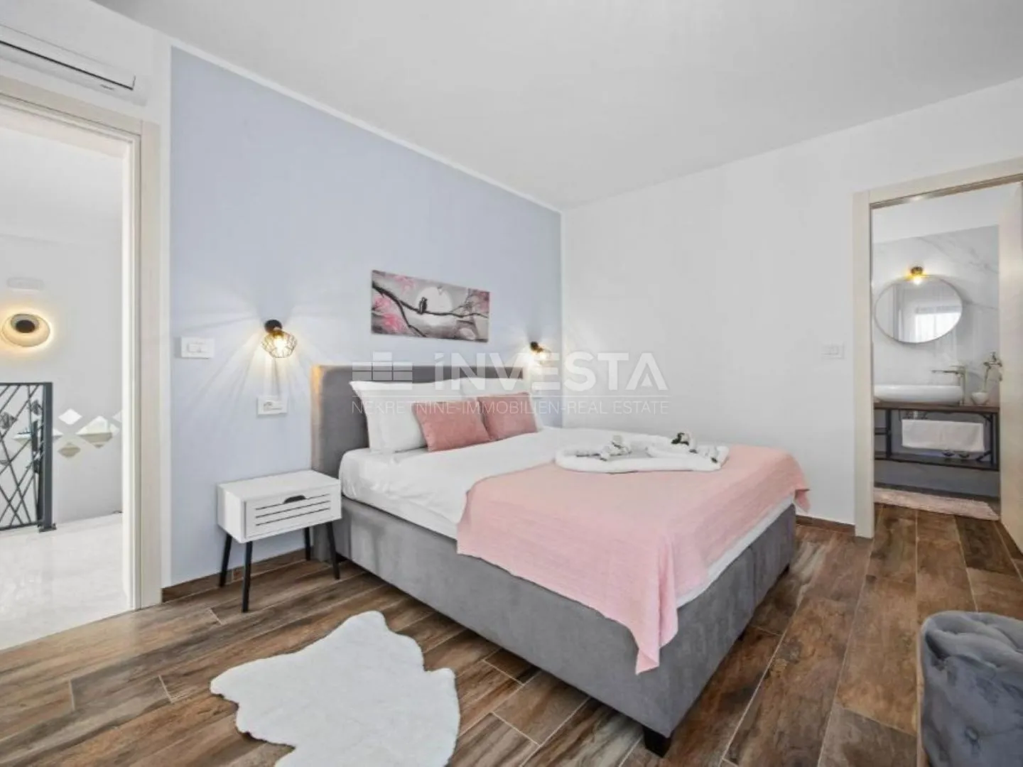vila sa bazenom i pogledom na more, 5km od fažane - slika 17