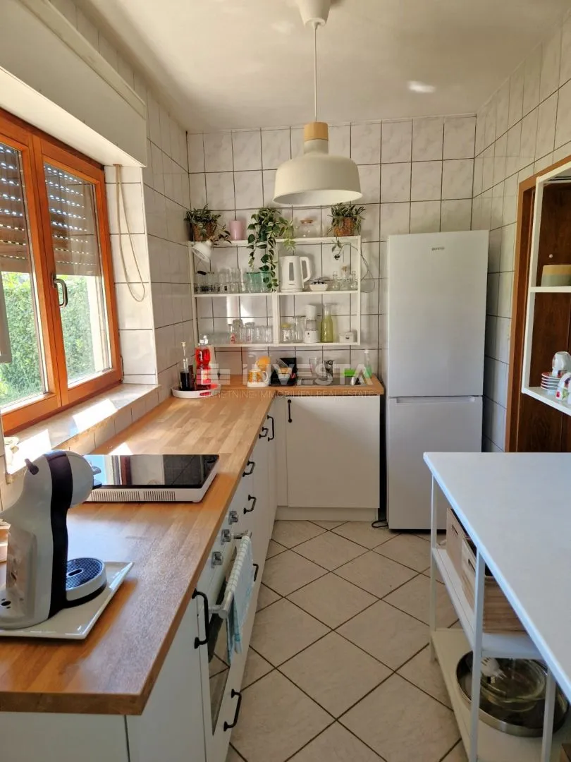 kuća s 2 stambene jedinice i 4000m2 građevinskog zemljišta - slika 12