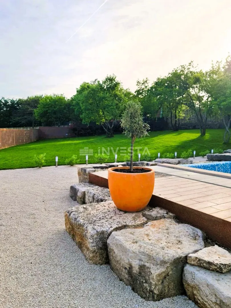barban, moderna samostojeća vila s bazenom, 1800m2 okućnice - slika 21