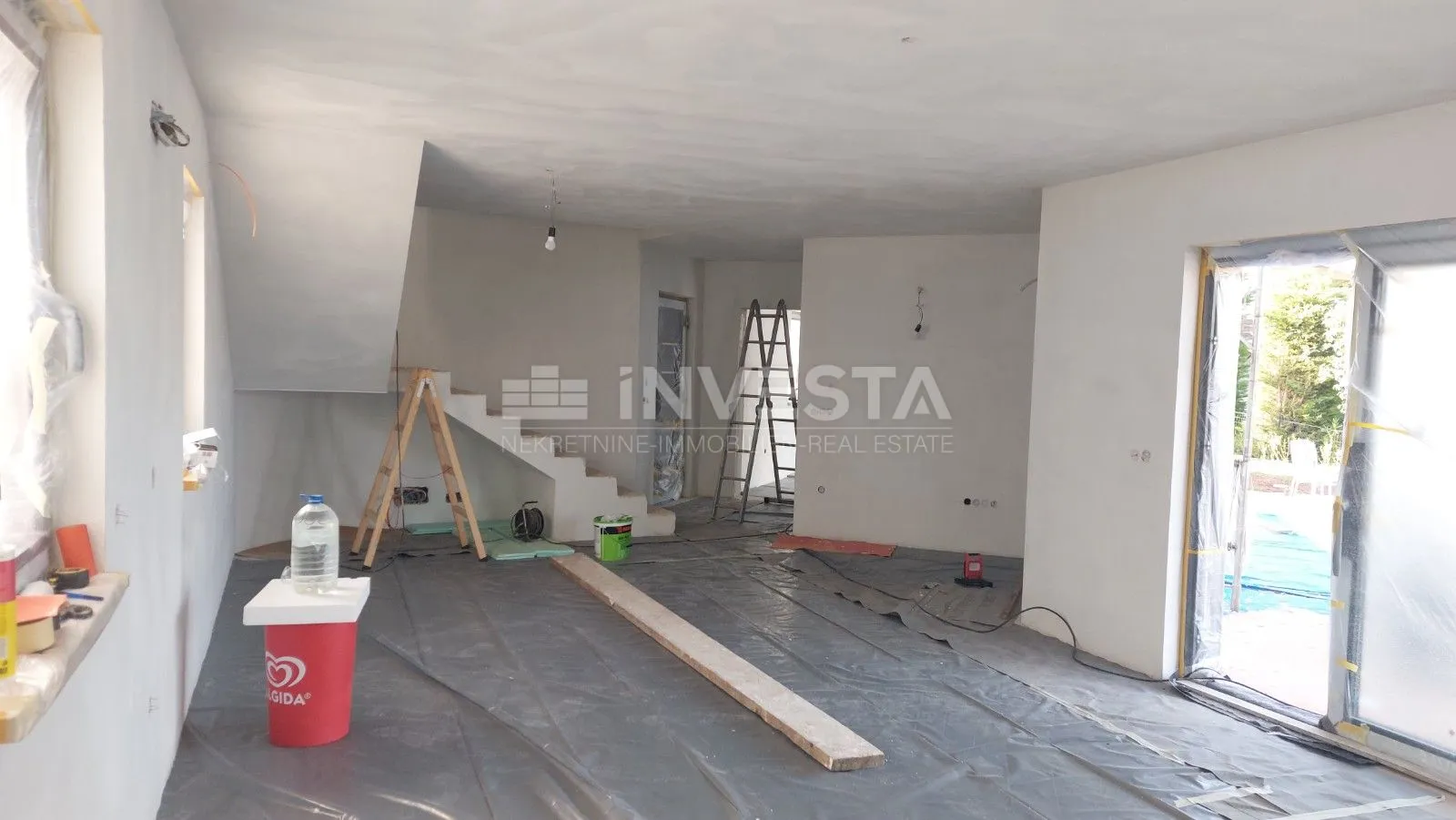 moderna vila sa bazenom u blizini poreča - slika 22