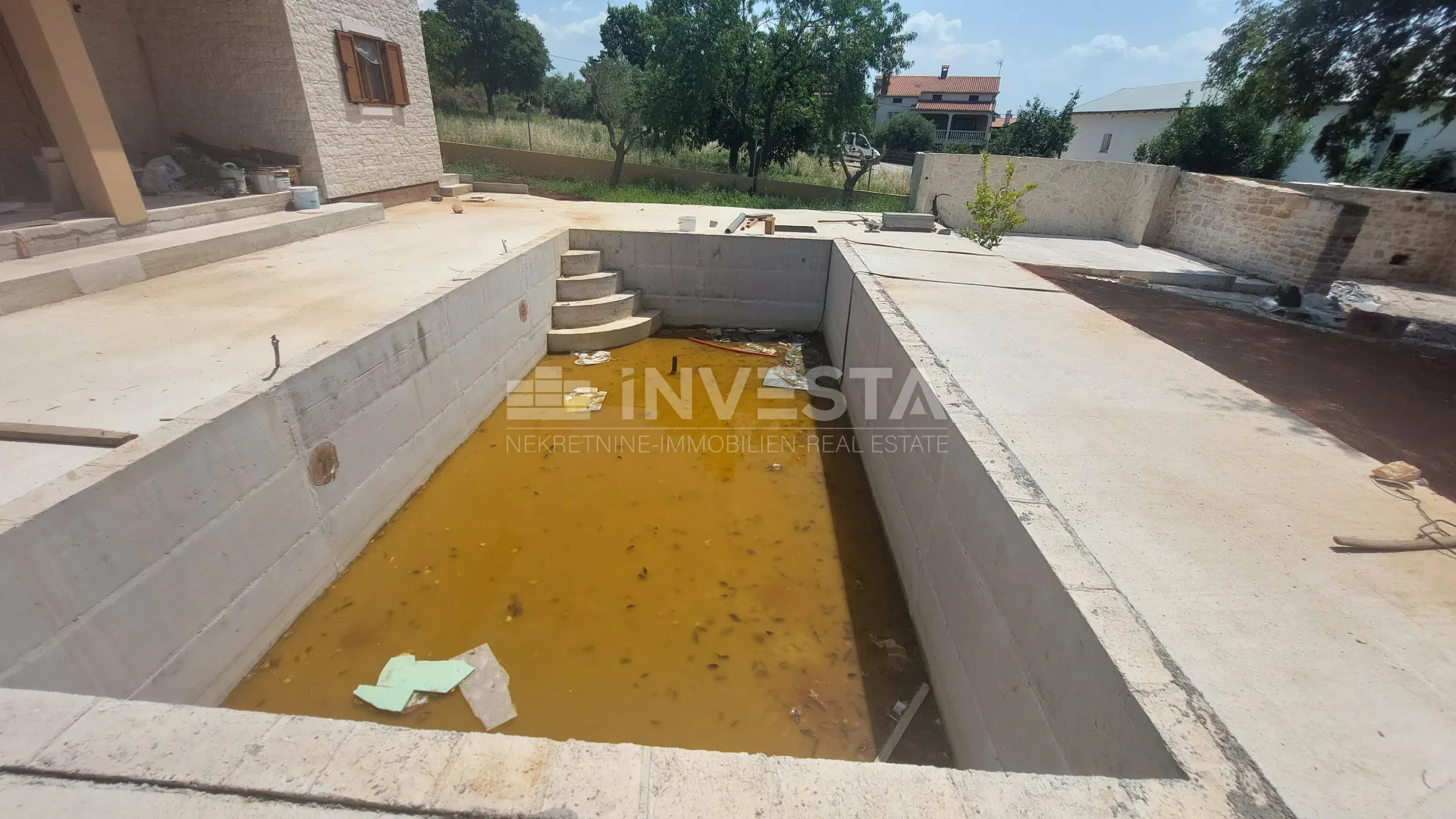 moderna vila sa bazenom i pogledom na more - slika 6