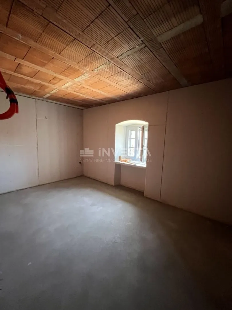 višnjan, kamena kuća -započeta renovacija - slika 8