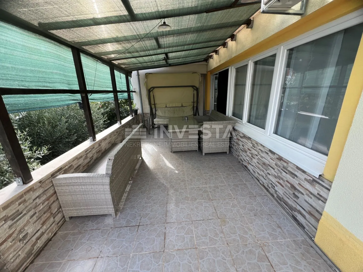 pula, gregovica stan 95m2, prizemlje, natkrivena terasa - slika 15