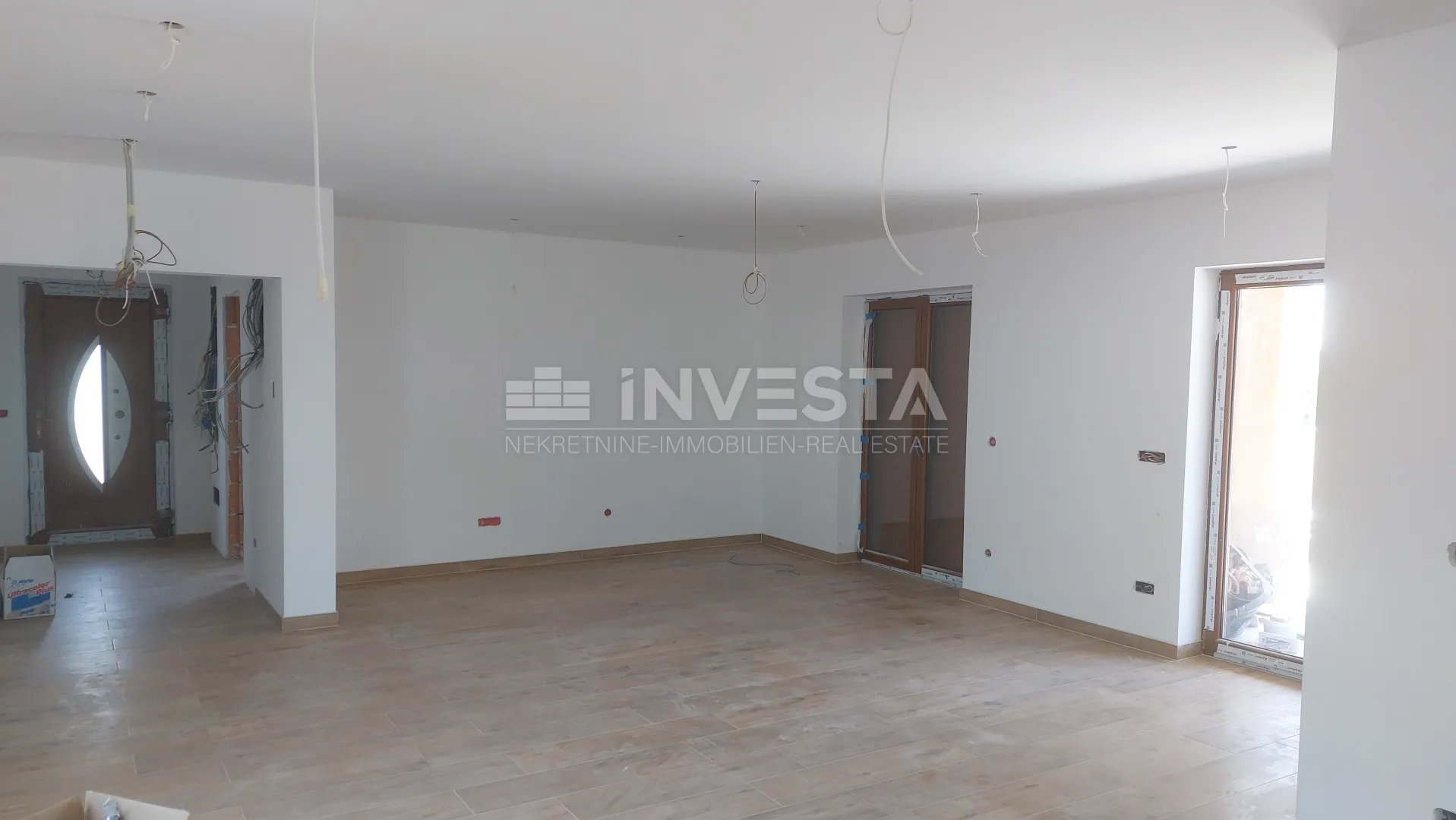 moderna vila sa bazenom i pogledom na more - slika 14