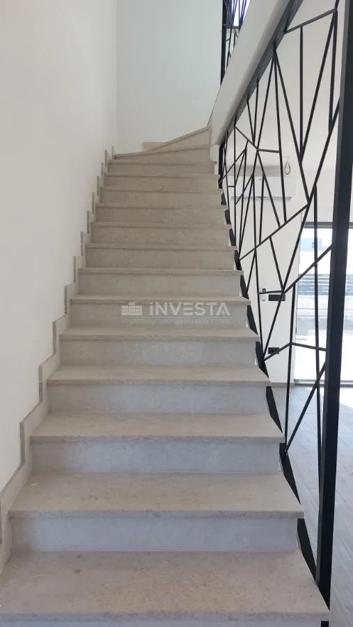 moderna vila u taru - slika 25
