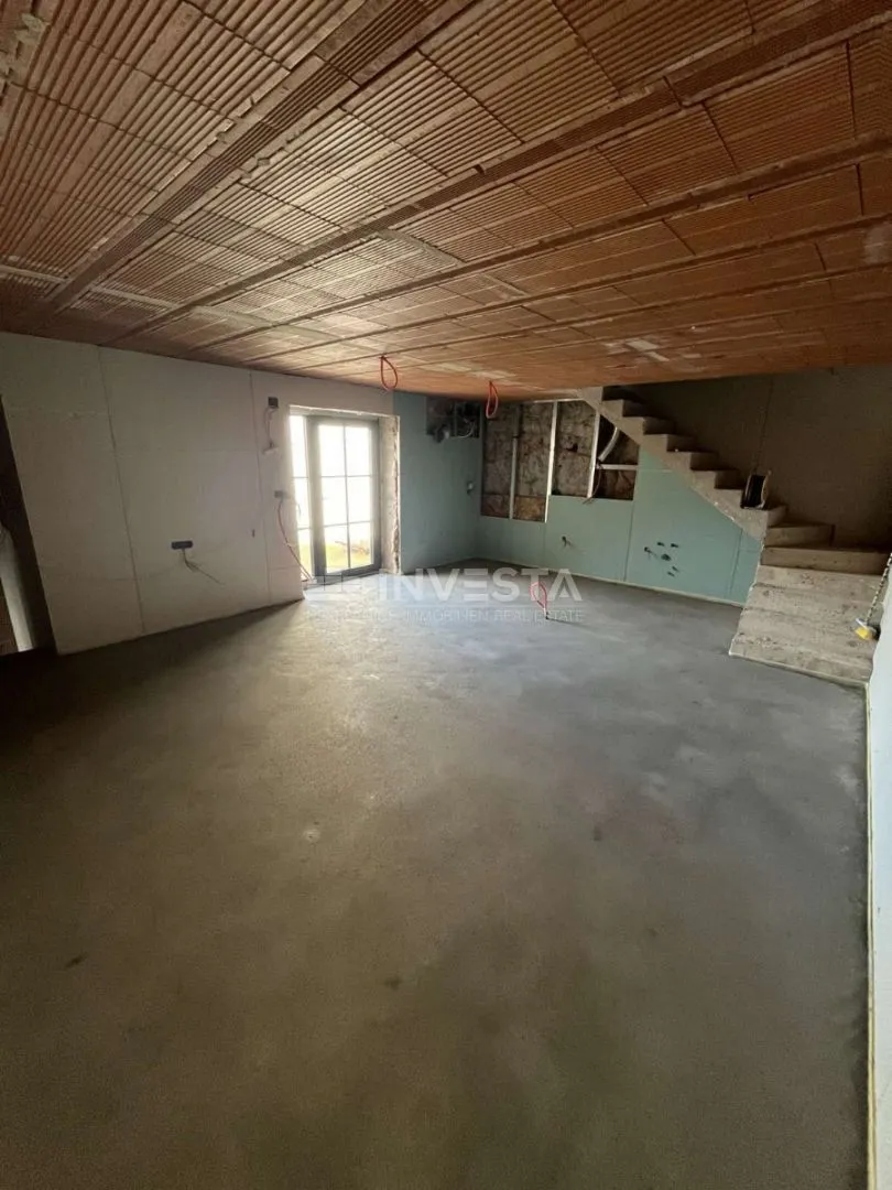 višnjan, kamena kuća -započeta renovacija - slika 14