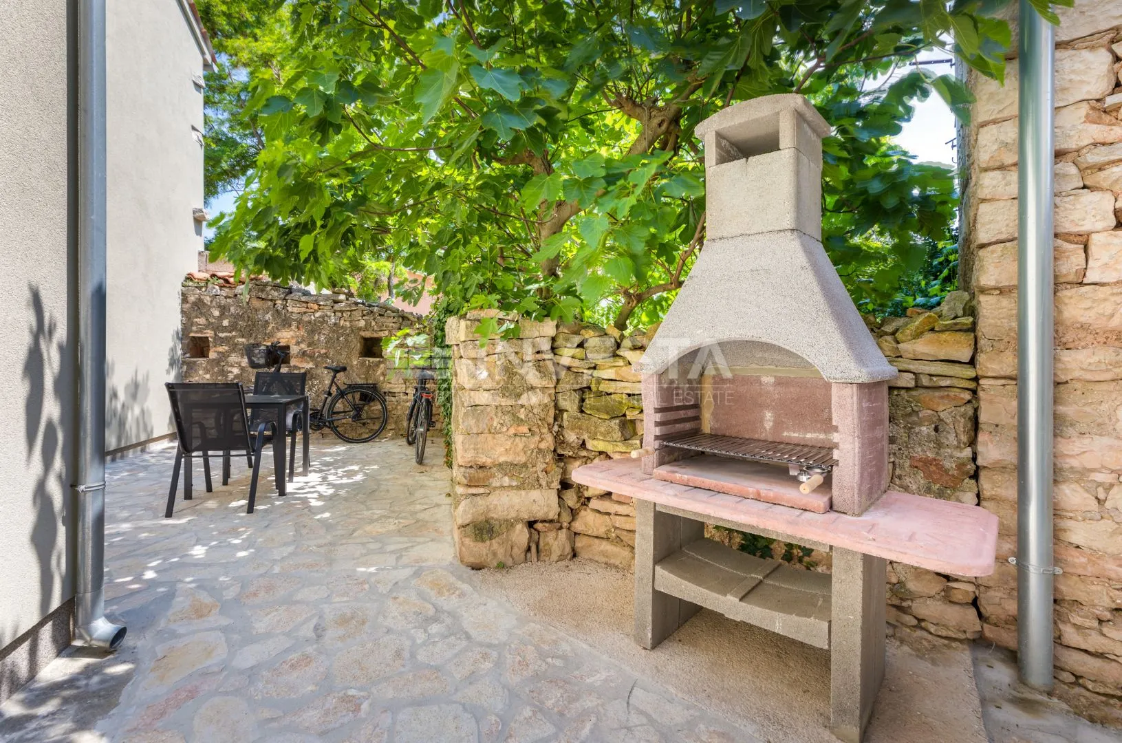istra, šišan - istarska kuća s 3 stambene jedinice - slika 20