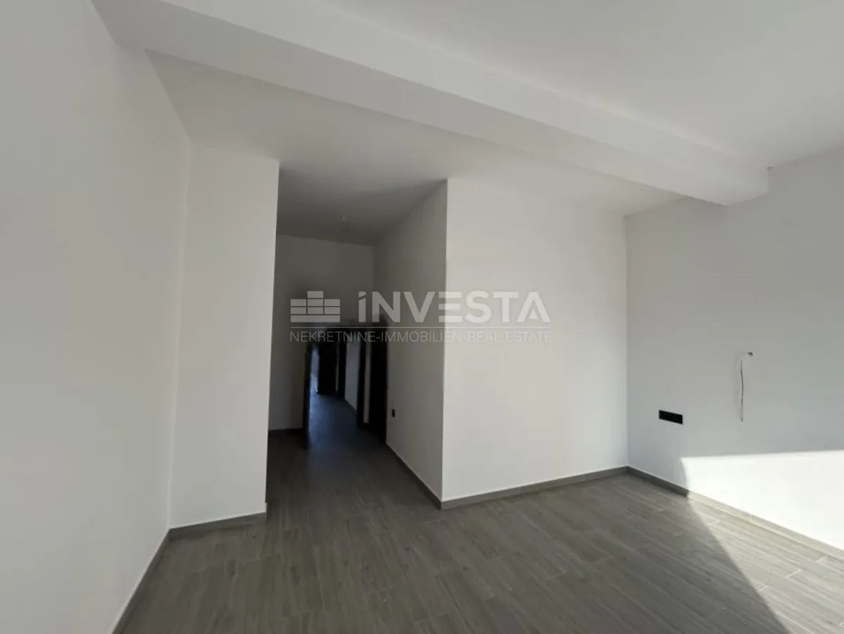 moderna vila u taru - slika 38