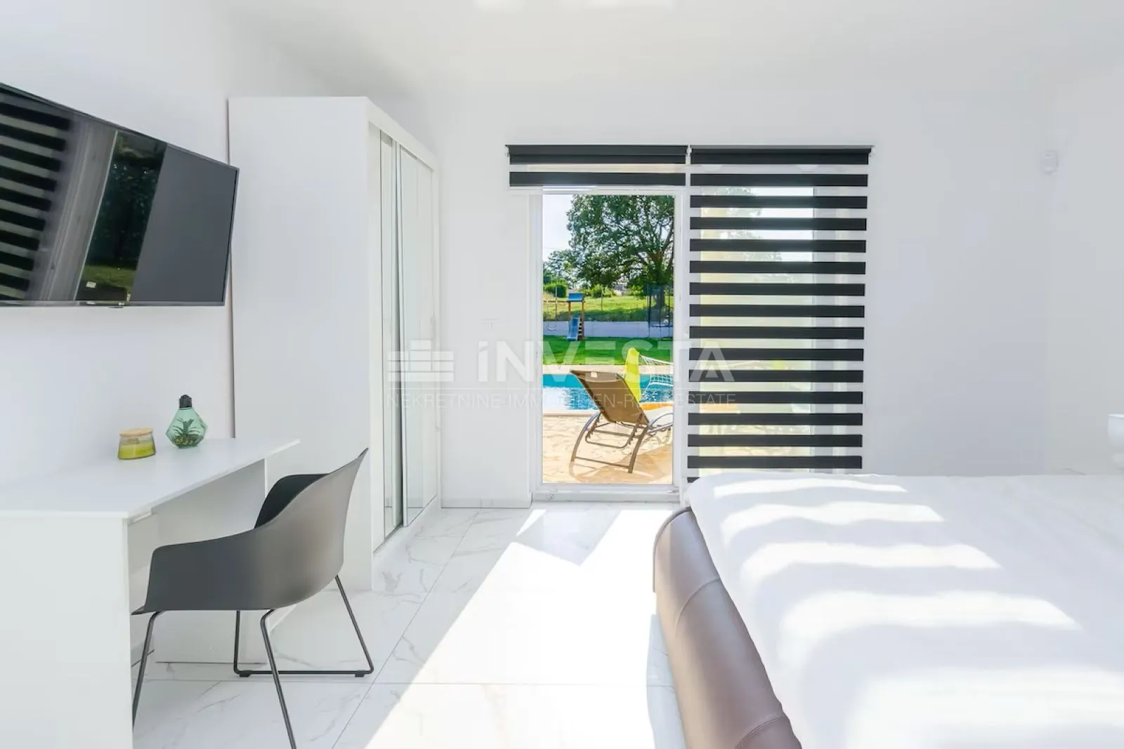moderna vila s bazenom - slika 10